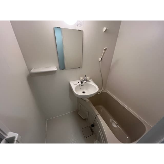 Room image 12