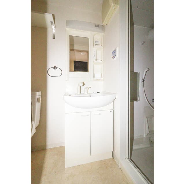 Room image 8