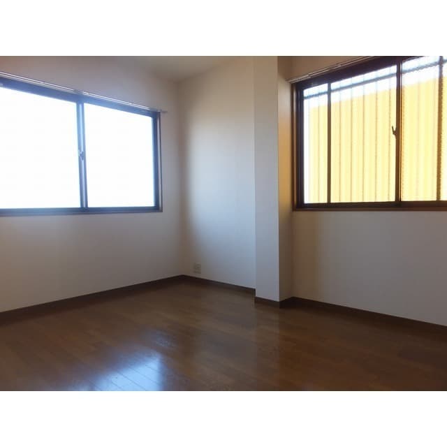 Room image 15