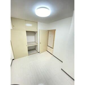 Room image 15