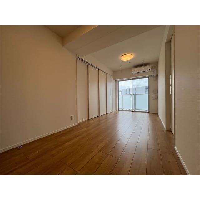 Room image 14