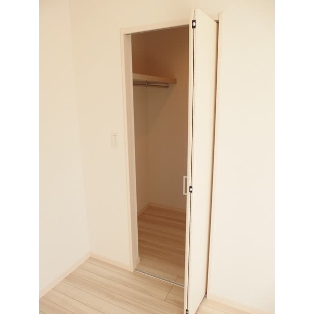 Room image 15