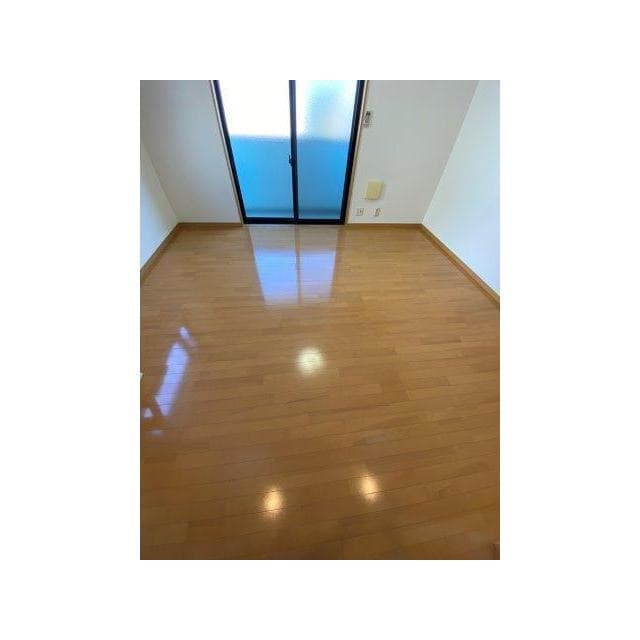 Room image 15