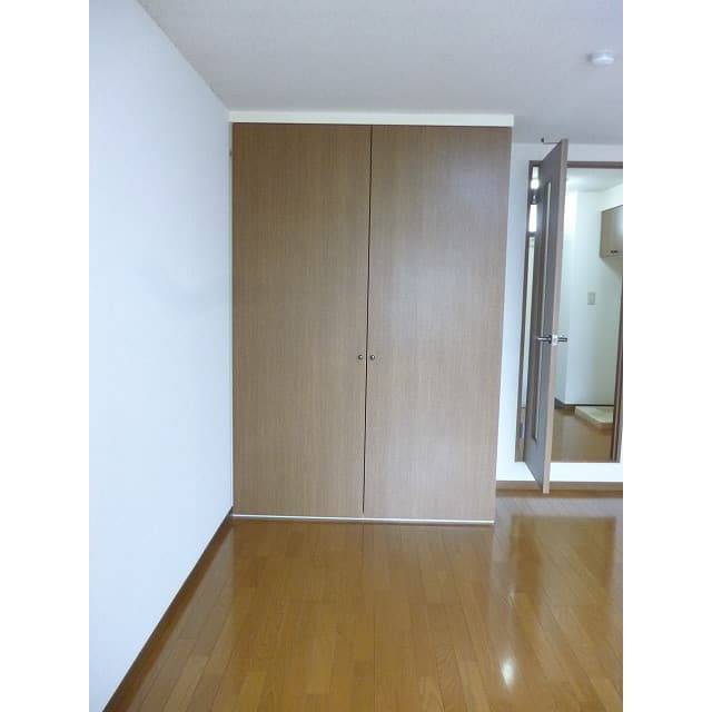 Room image 15