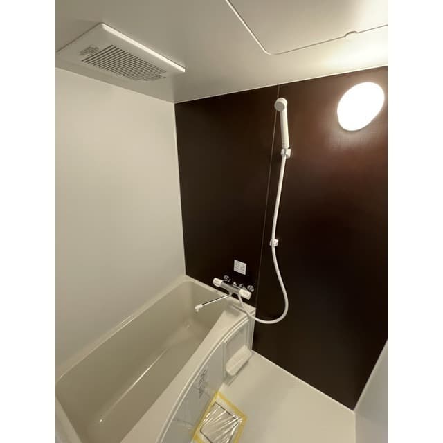 Room image 8