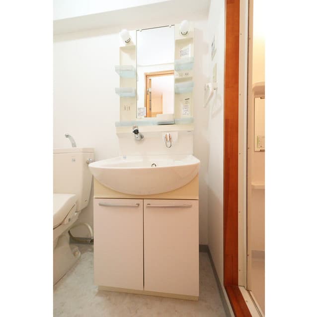 Room image 8
