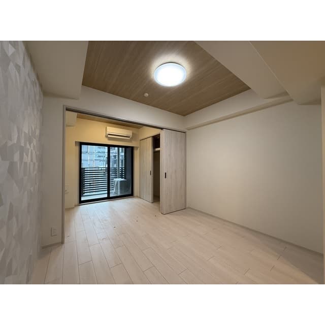 Room image 12