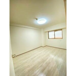 Room image 13