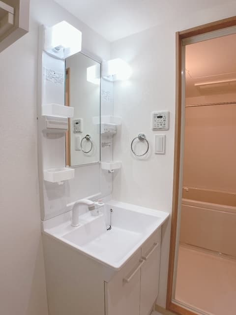 Room image 8
