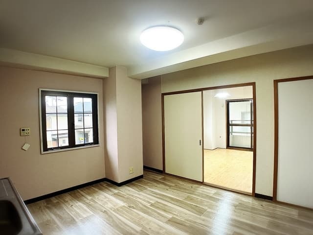 Room image 13