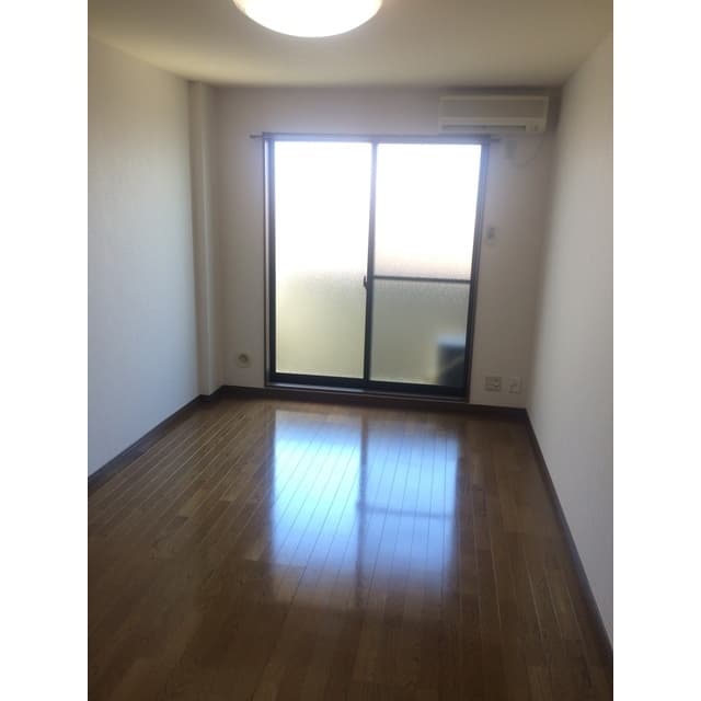 Room image 15