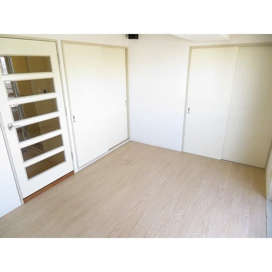 Room image 11