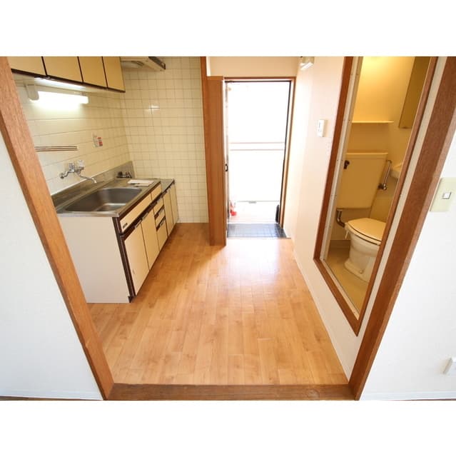 Room image 8