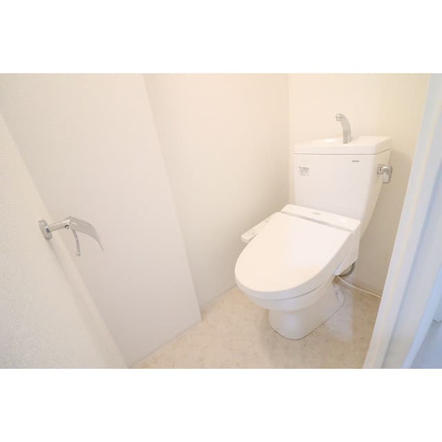 Room image 8