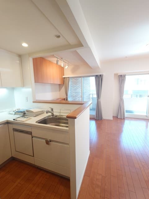 Room image 10