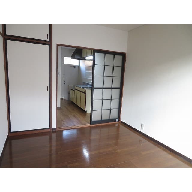 Room image 10