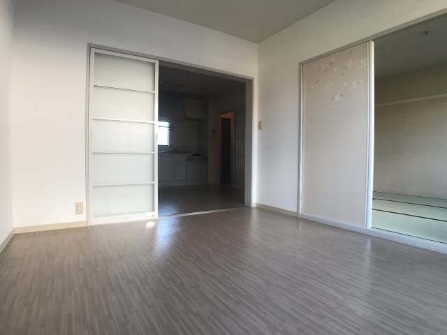 Room image 12