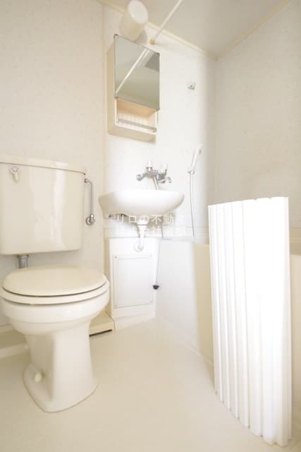Room image 8