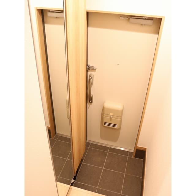 Room image 8
