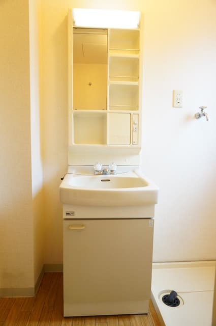 Room image 8
