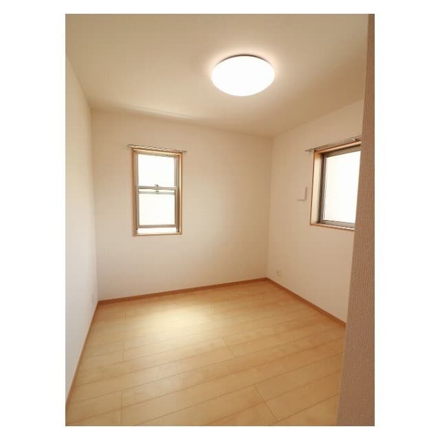 Room image 16