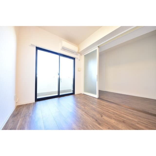 Room image 15