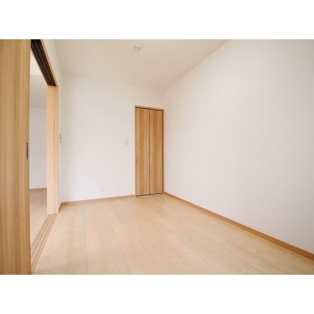 Room image 16