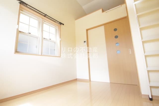 Room image 8