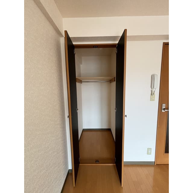 Room image 15