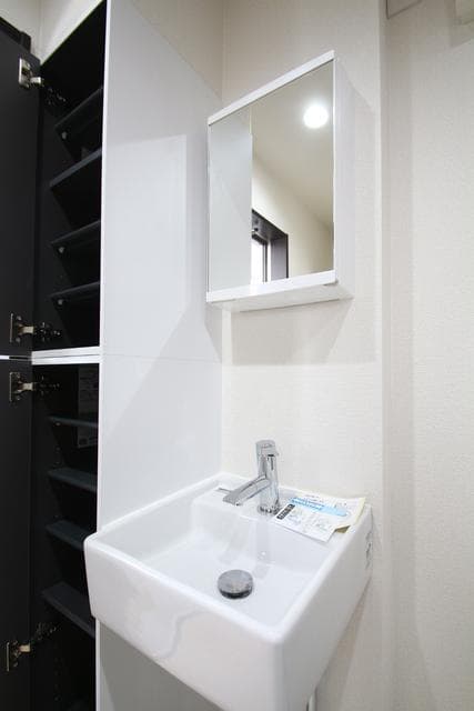 Room image 8