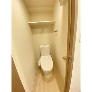 Room image 16