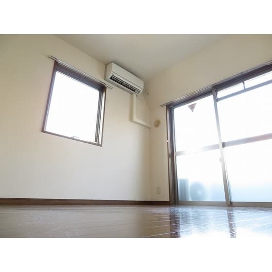 Room image 9