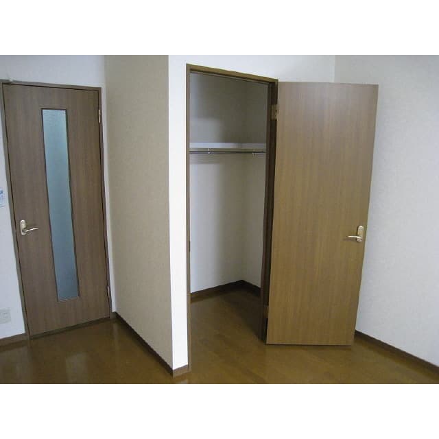 Room image 13