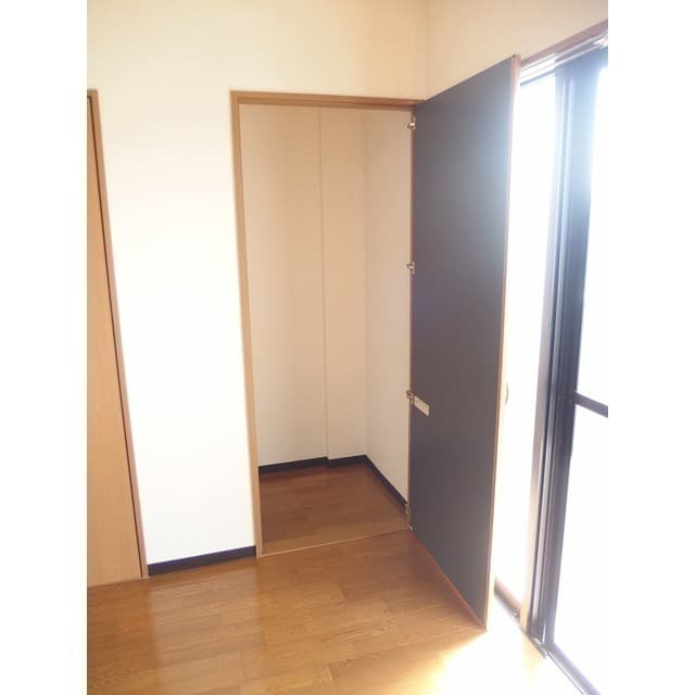 Room image 12