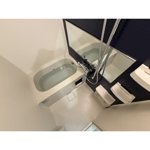 Room image 11