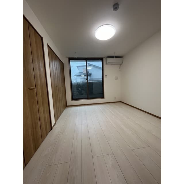 Room image 16