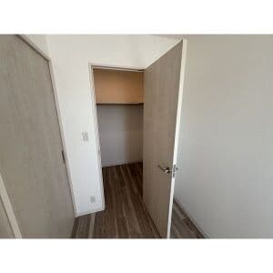 Room image 15