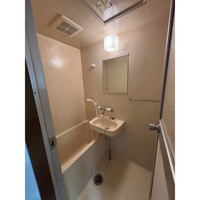 Room image 11