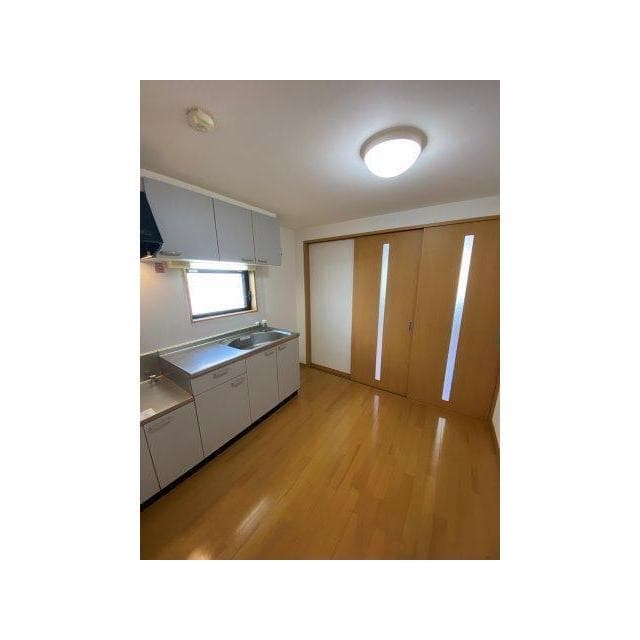Room image 16