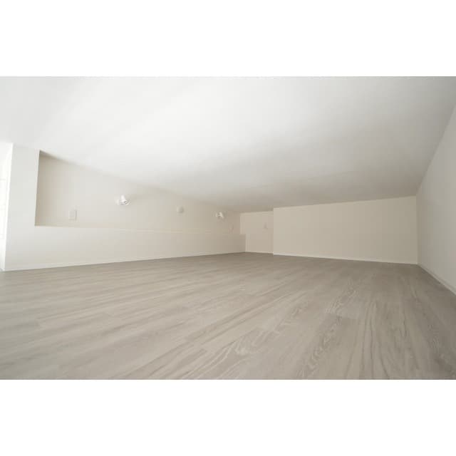 Room image 16