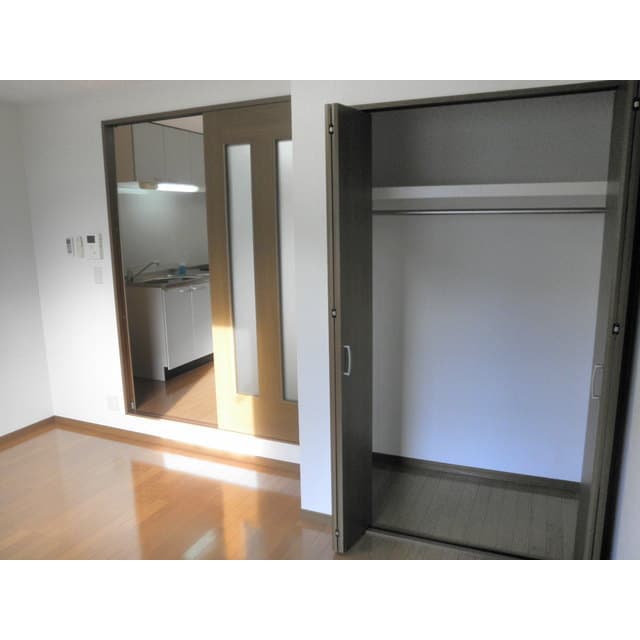 Room image 14