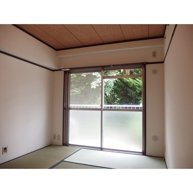 Room image 15