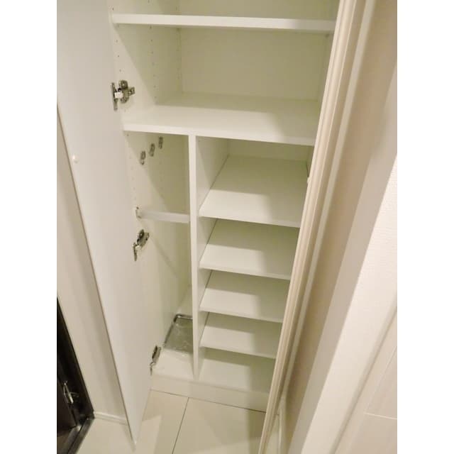 Room image 8