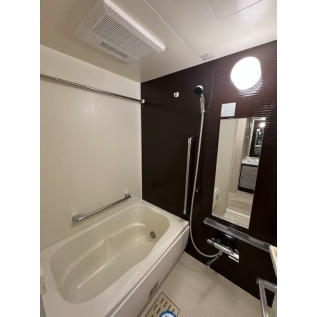 Room image 10