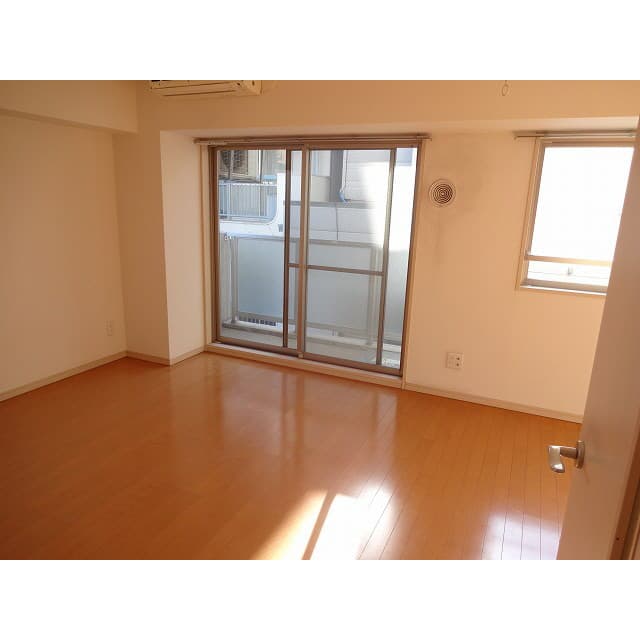 Room image 16