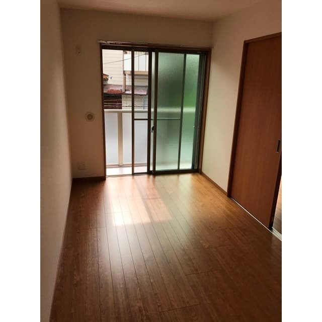 Room image 8