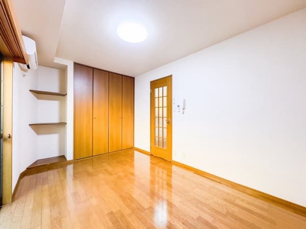 Room image 8