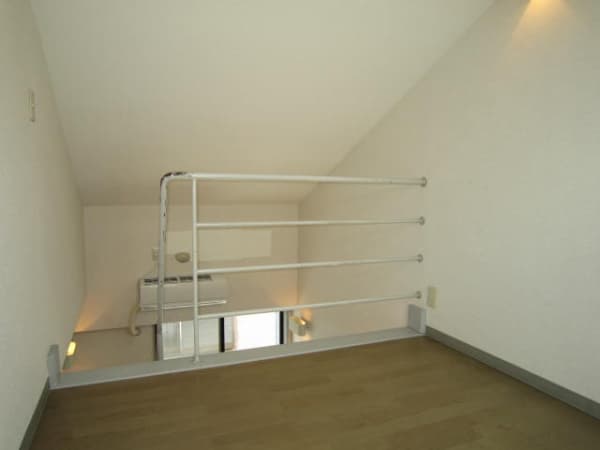 Room image 8
