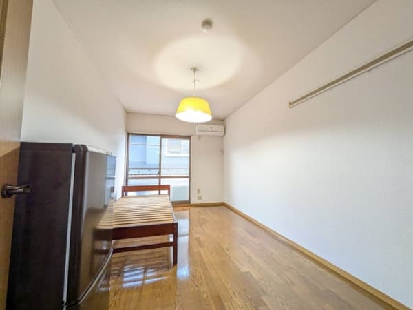 Room image 8