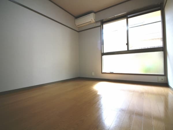 Room image 8